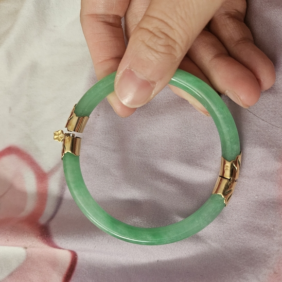 15k Gold Jade Bangle - Picture 1 of 4